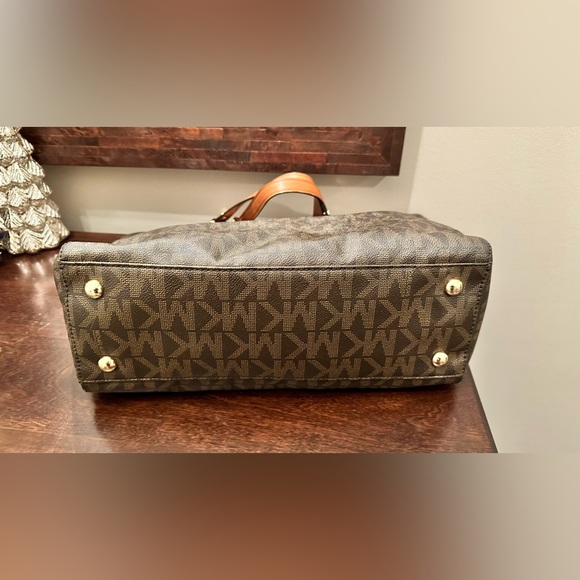 Michael Kors Handbag - Picture 3 of 9